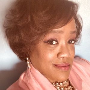 Meet your Posher, Ebony